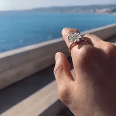 The Confidence Bloom Ring by Spinly